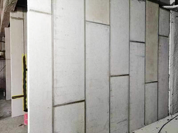 省中醫(yī)院輕質(zhì)隔墻板施工現(xiàn)場